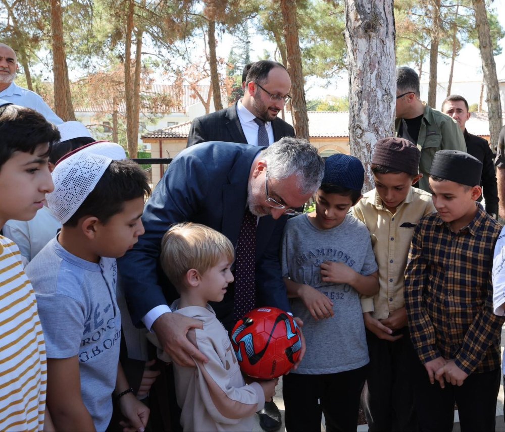 Bakan Işıkhan, Ertuğrul Gazi Türbesi’nde Dua Etti