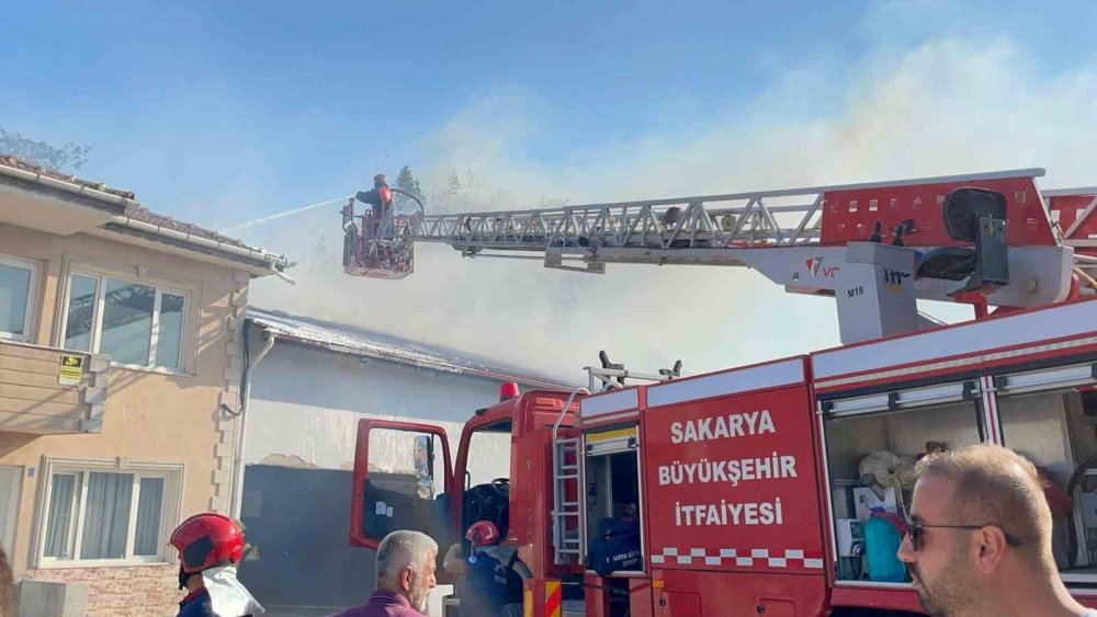 Boş Binada Başlayan Yangın, Atölyeye Sıçradı