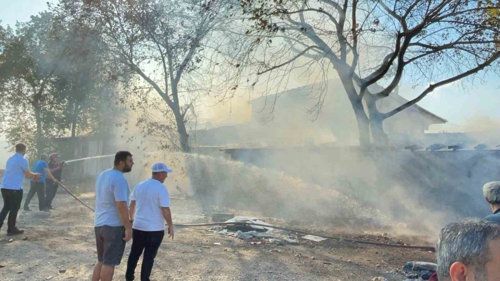 Boş Binada Başlayan Yangın, Atölyeye Sıçradı