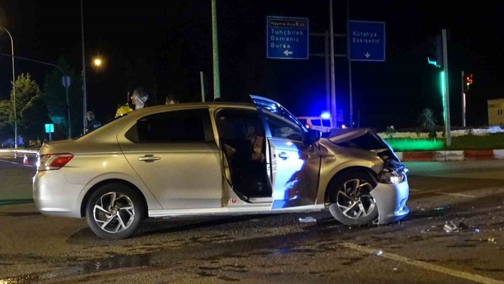 Yaşanan Trafik Kazasında 2 kişi yaralandı