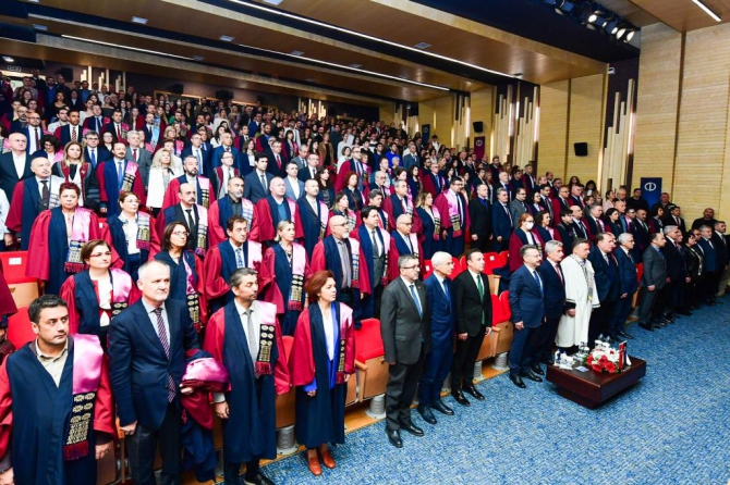 anadolu-universitesinden-rektor-kaplancikliya-odul2.jpg