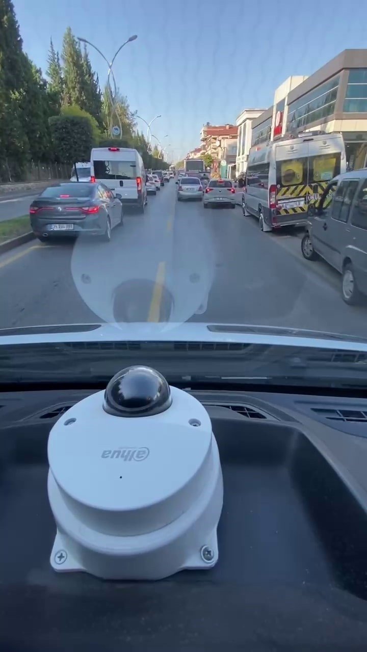 Fermuar Sistemi İle Ambulansa Yol Verildiği Anlar Kamerada