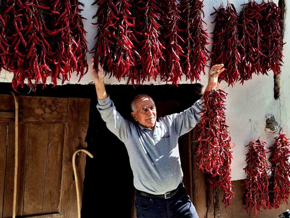 Fotoğraf Tutkunları ’çukurören Biberi’ni Görüntülemek İçin Bilecik’e Geldi