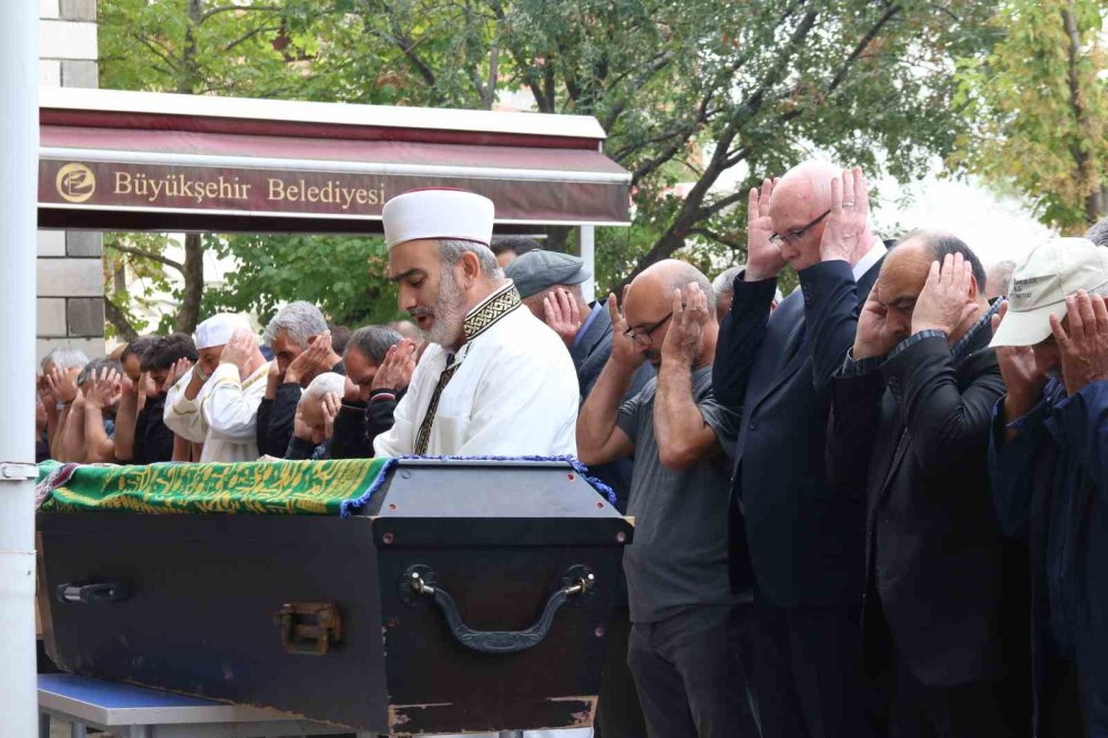 Trafik Kazasında Hayatını Kaybeden 3 Aile Ferdi Son Yolculuklarına Uğurlandı