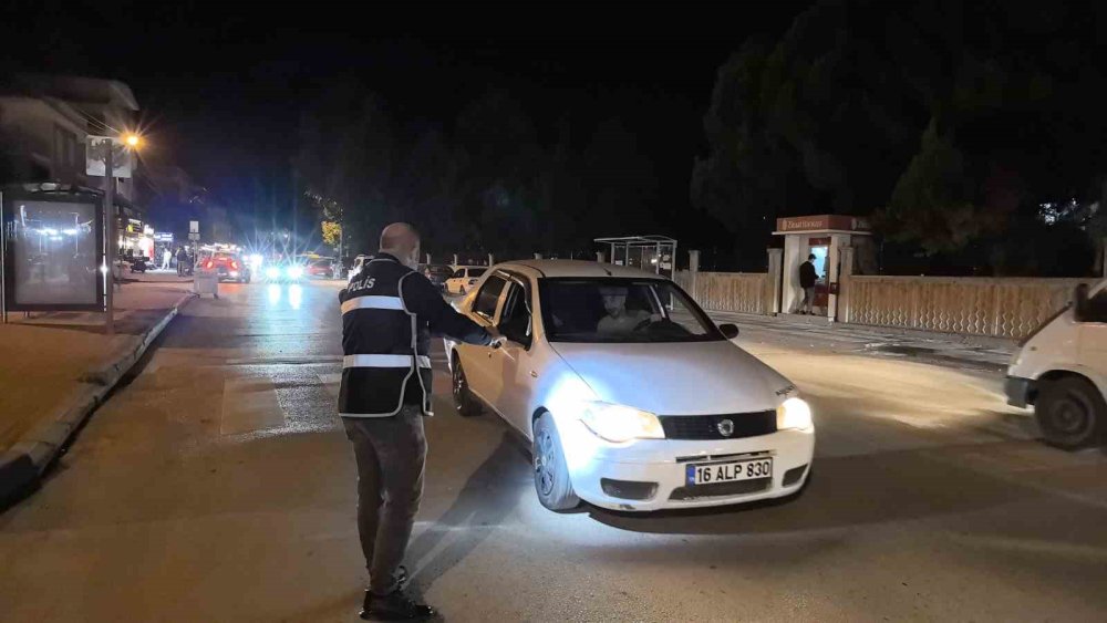 Uygulamadan Kaçan Alkollü Sürücüyü Polis Havaya Ateş Açarak Yakaladı