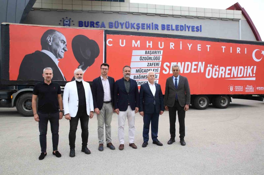 ’cumhuriyet Tırı’ İle Bursa’yı Sarıyor