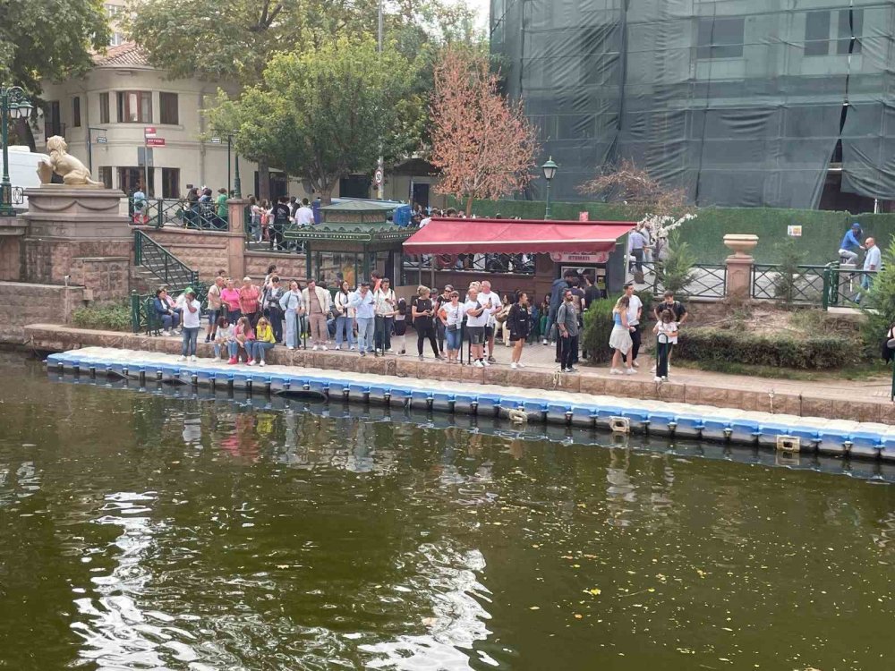 Gondol Sırası Yoğunluğu Oluştu