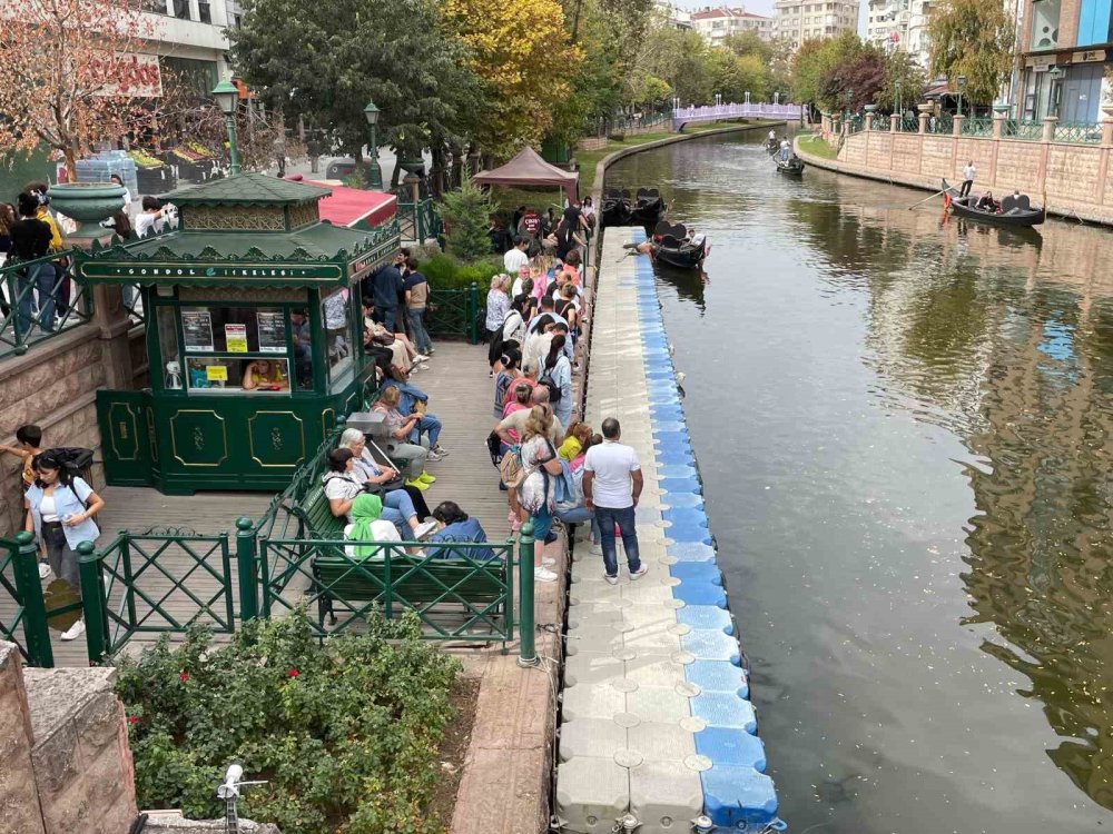 Gondol Sırası Yoğunluğu Oluştu