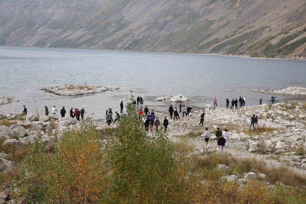 Öğrenciler Türkiye’nin En Büyük Krater Gölünü Ziyaret Etti