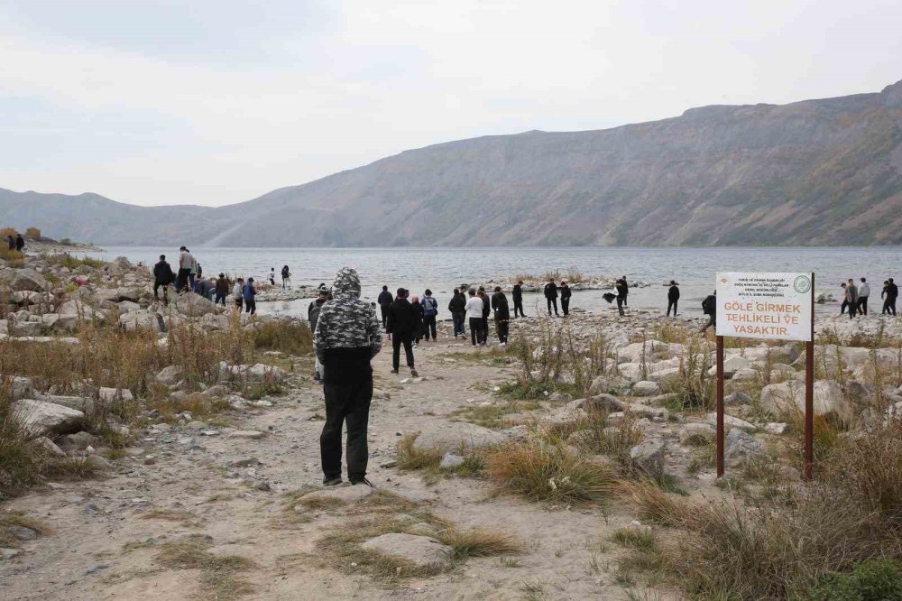 Öğrenciler Türkiye’nin En Büyük Krater Gölünü Ziyaret Etti