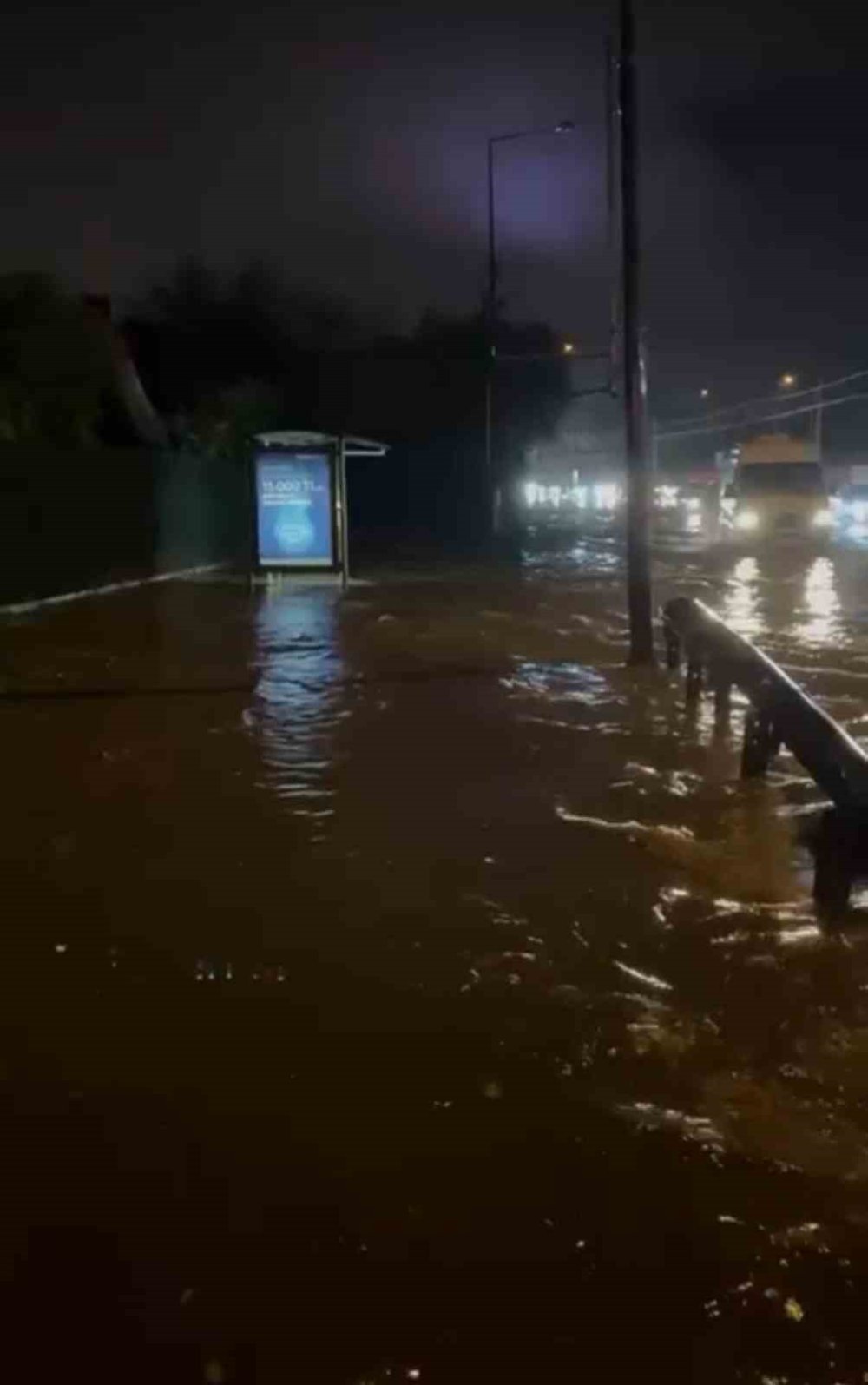 Sağanak Yağış Cadde Ve Sokakları Göle Çevirdi