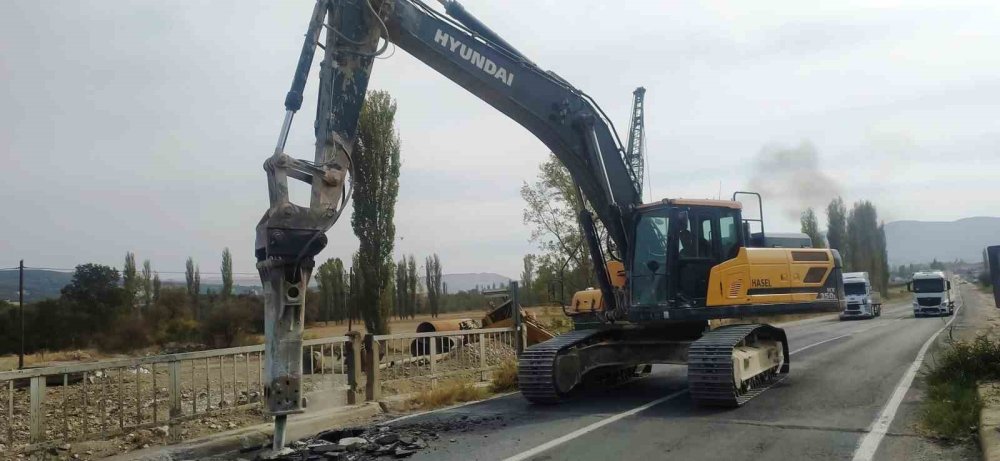 70 Yıllık Köprünün Yıkımına Başlandı