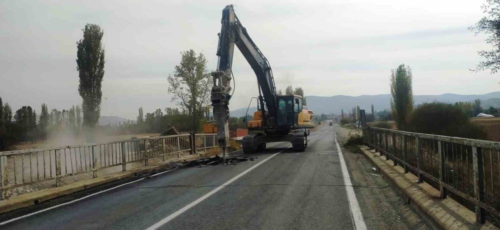 70 Yıllık Köprünün Yıkımına Başlandı