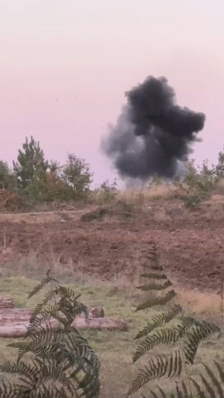 Tarlayı Süren Çiftçi Patlamamış El Bombası Buldu