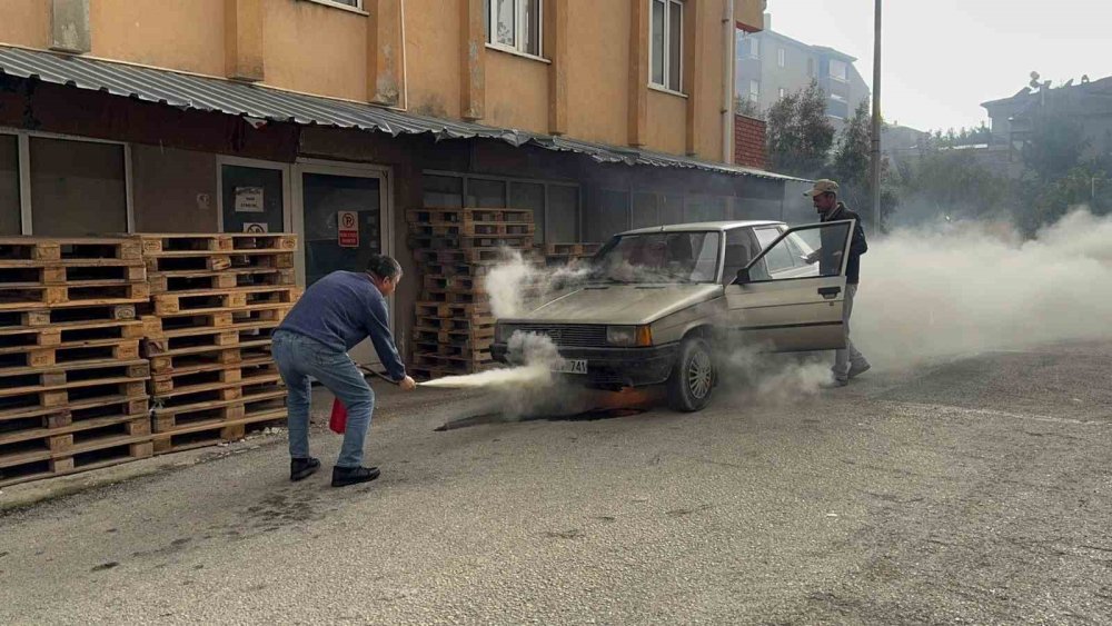 Seyir halinde alev aldı