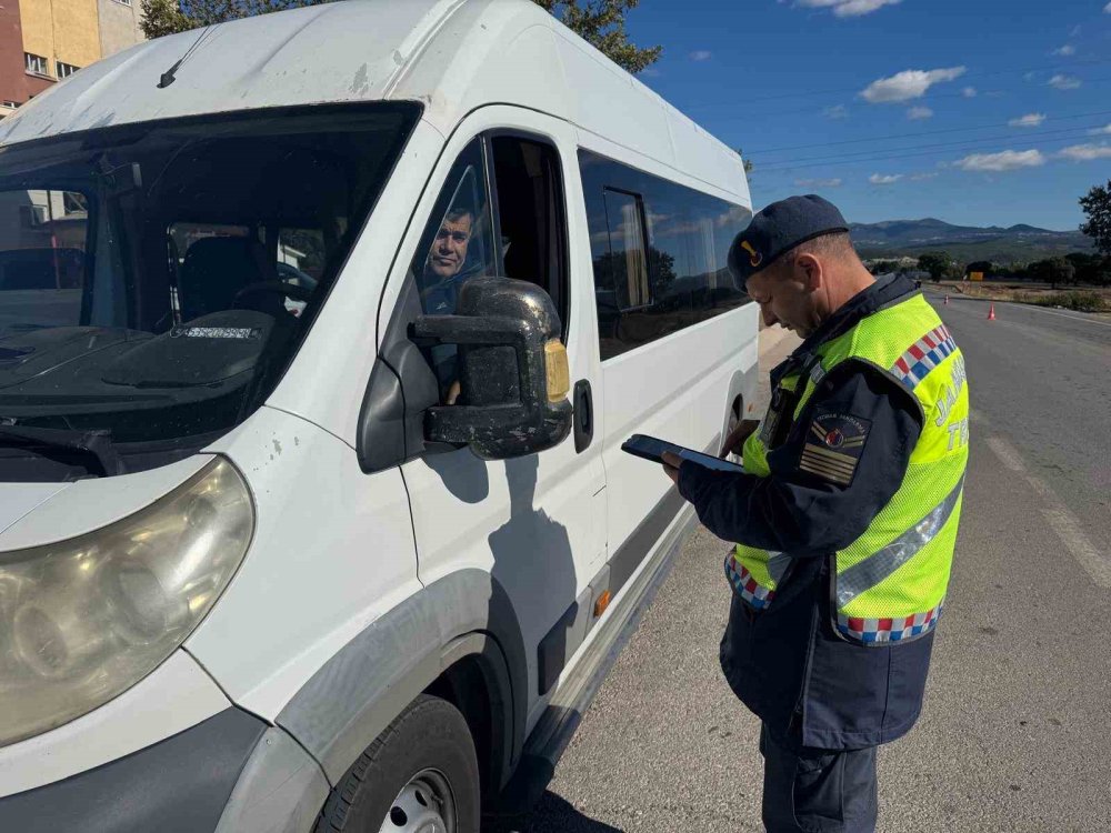 Jandarma Trafik Timleri, Yük Ve Yolcu Taşıyan Araçları Denetlendi