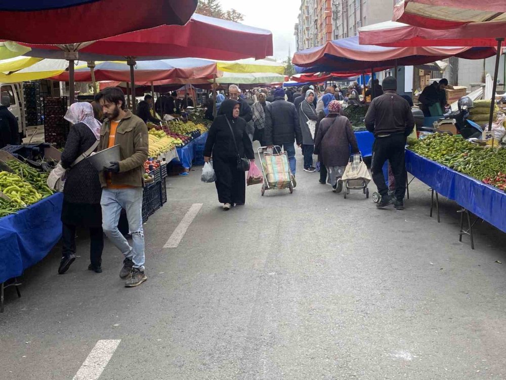 Ucuz Ve Lezzetli Bahçe Domateslerine Esnaf ’son Elveda’ Dedi