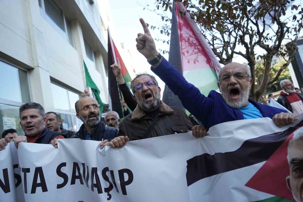 Yahya Sinvar İçin Gıyabi Cenaze Namazı Kılındı