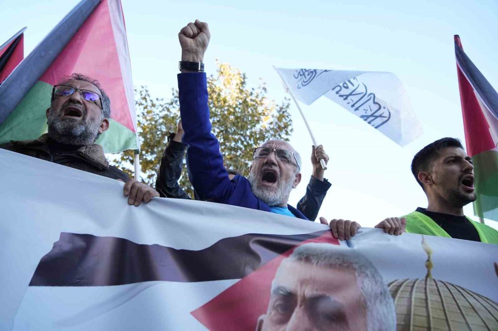 Yahya Sinvar İçin Gıyabi Cenaze Namazı Kılındı