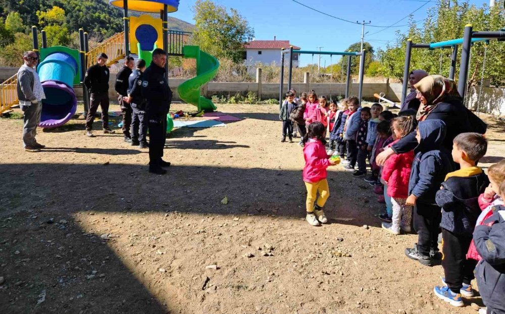 Miniklere Polislik Mesleği Tanıtıldı