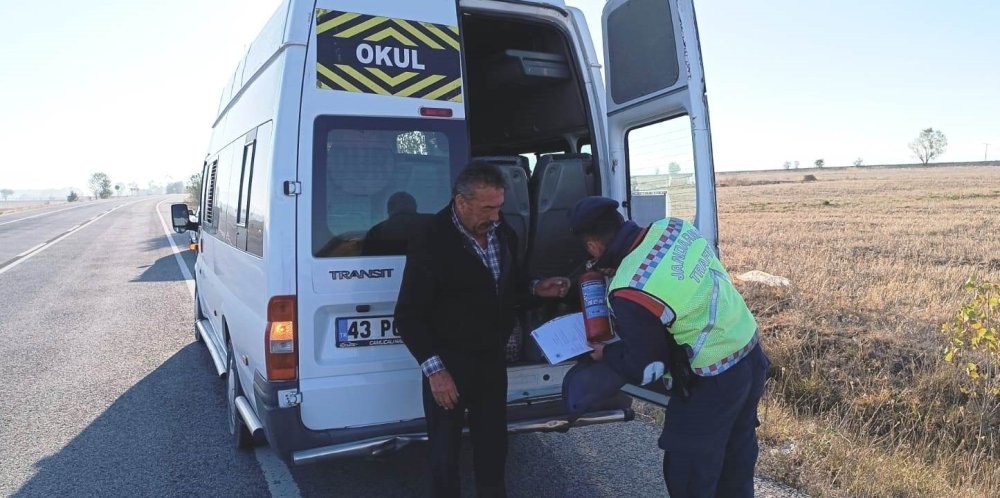 Jandarma Trafik Timleri, Okul Servis Araçlarını Denetledi