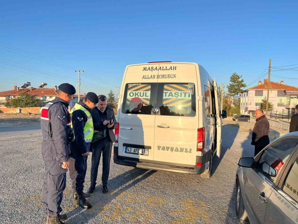 Jandarma Trafik Timleri, Okul Servis Araçlarını Denetledi