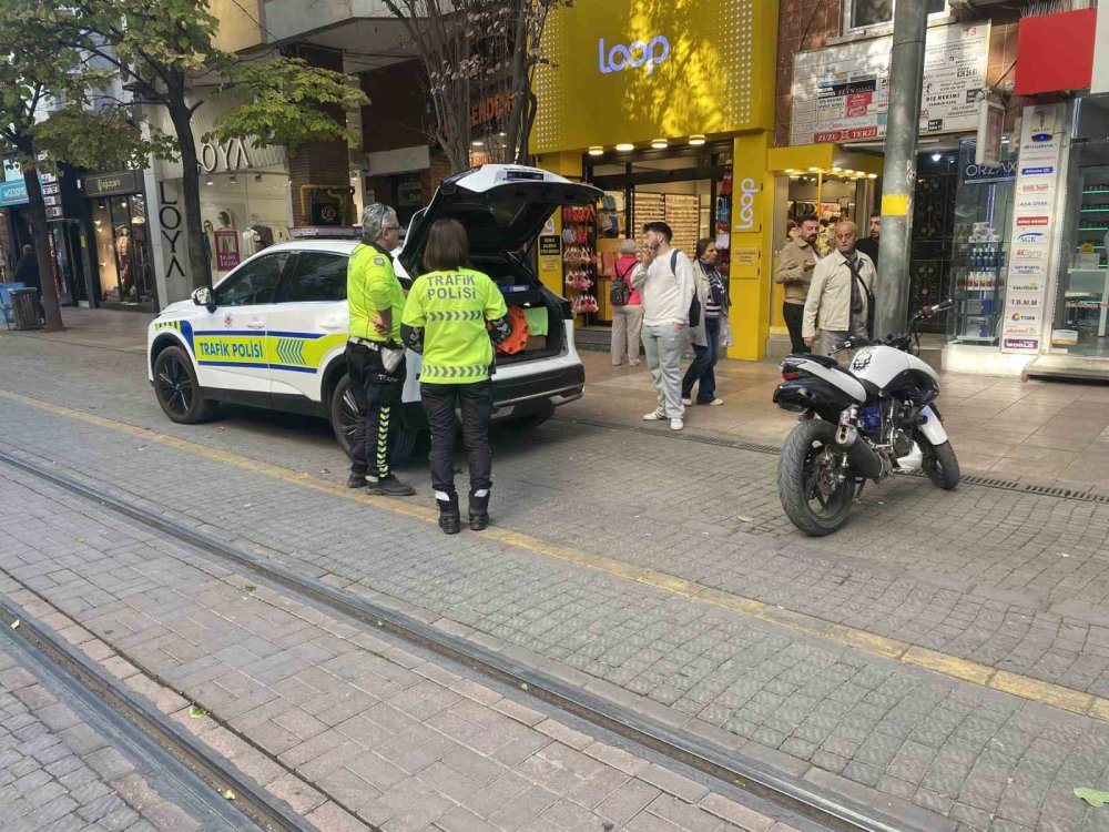 Motosikletli Ceza Yememek İçin Polisten Kaçtı