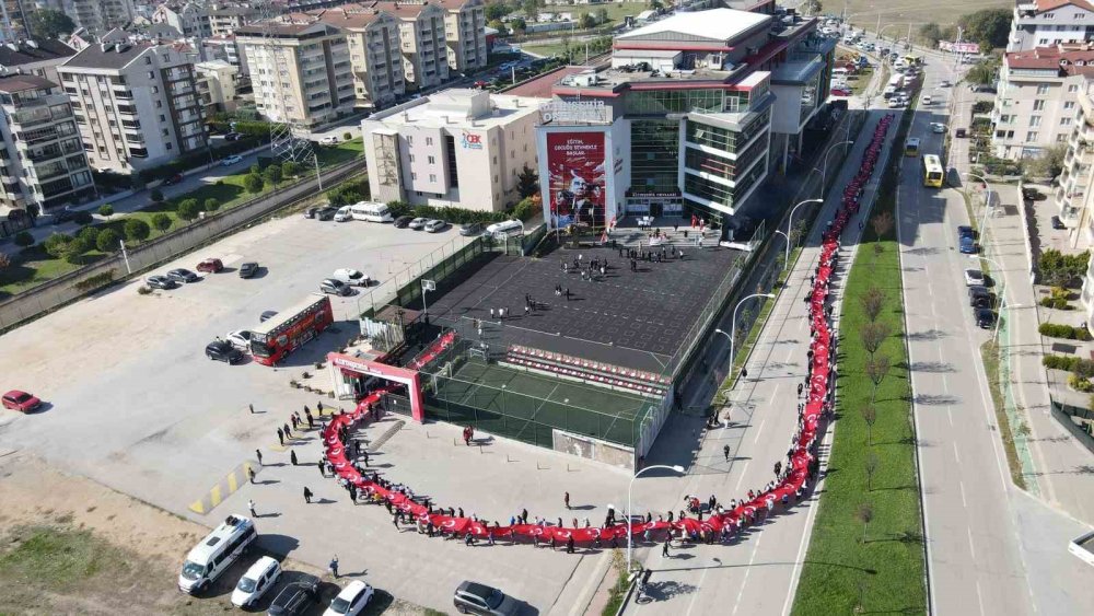 Öğrencilerden Teröre Lanet, "Yaşasın Cumhuriyet" Yürüyüşü