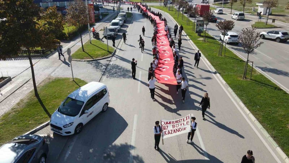 Öğrencilerden Teröre Lanet, "Yaşasın Cumhuriyet" Yürüyüşü