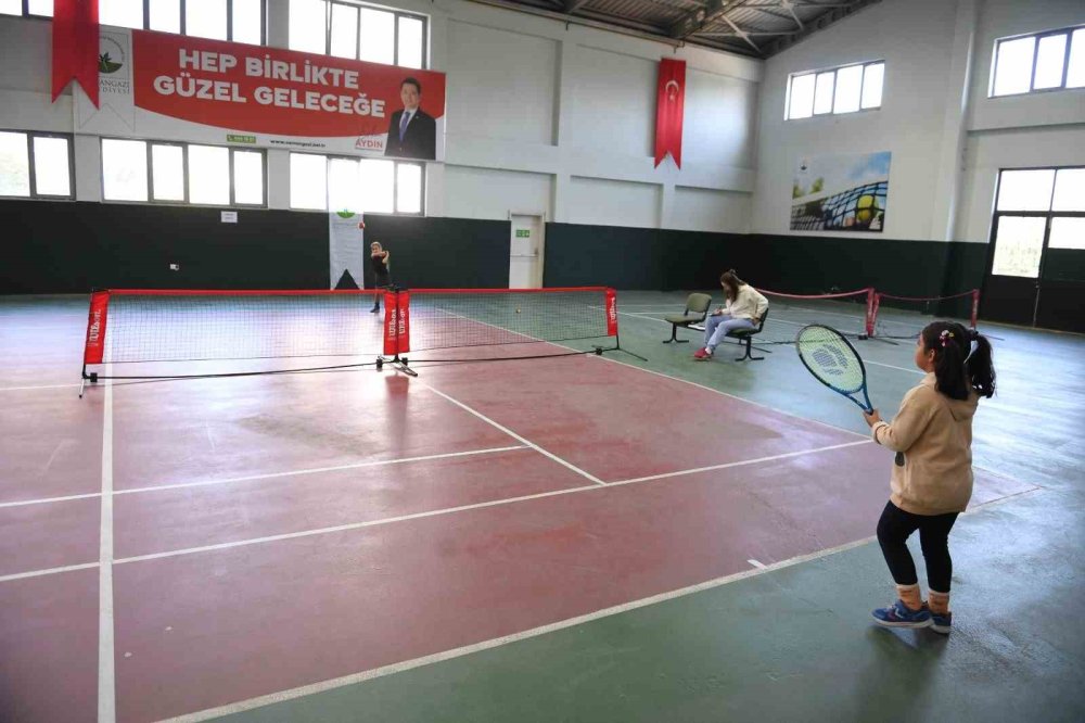 29 Ekim Tenis Turnuvası Başladı