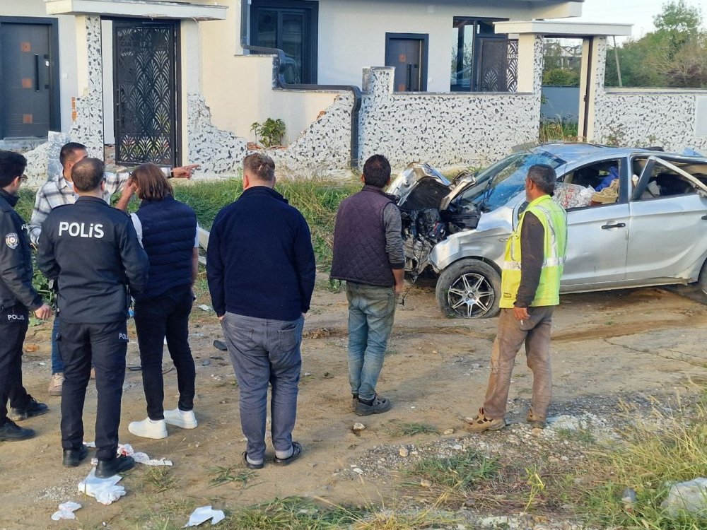 Kontrolden Çıkan Otomobil Takla Attı: 3 Ağır Yaralı