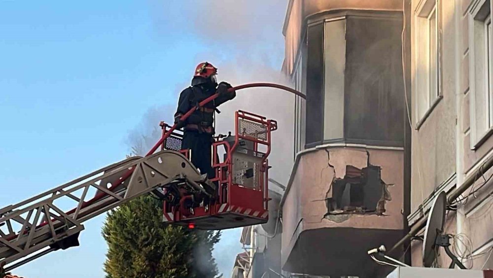 Balkonda Patlayan Piknik Tüpü Yangına Sebep Oldu