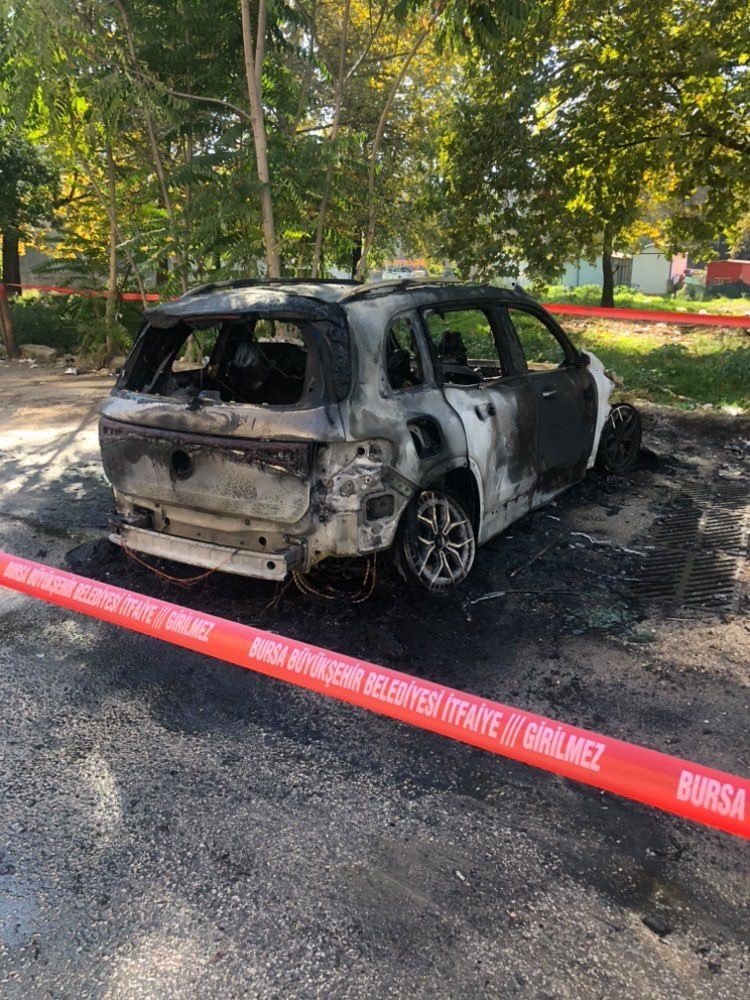 Mercedes Elektrikli Cip Park Halinde Alev Topuna Döndü