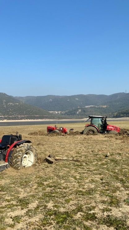 Pikniğe Giden Bataklığa Saplandı, Onları Kurtarmaya Gidenler De Mahsur Kaldı