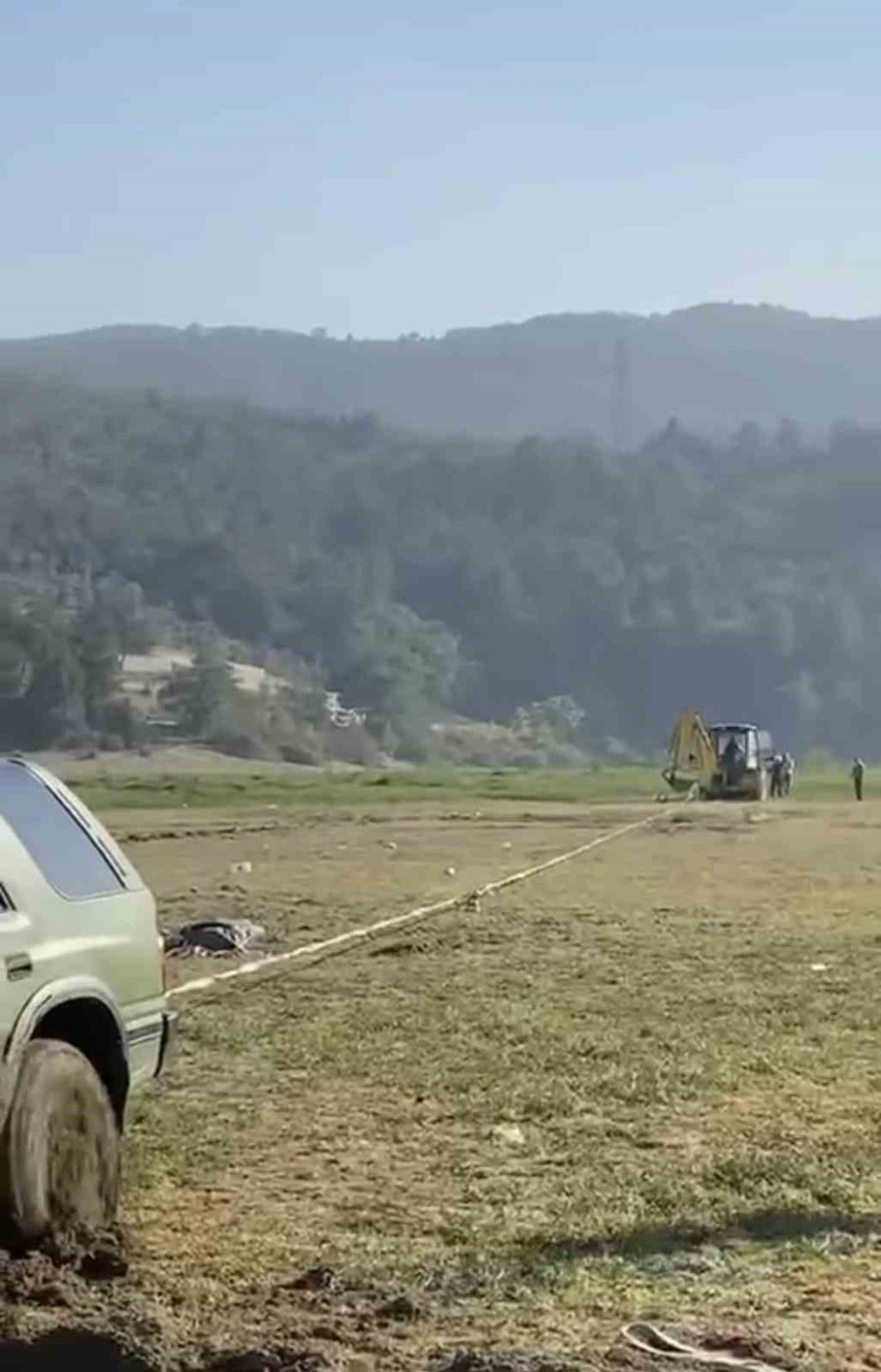 Pikniğe Giden Bataklığa Saplandı, Onları Kurtarmaya Gidenler De Mahsur Kaldı