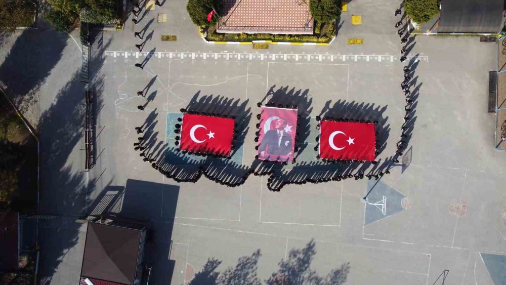 Yüzlerce Öğrenci Cumhuriyet Bayramı İçin Türkiye Haritası Oluşturdu