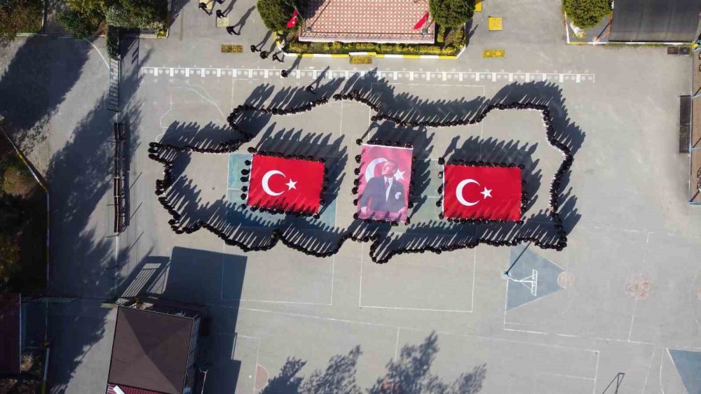 Yüzlerce Öğrenci Cumhuriyet Bayramı İçin Türkiye Haritası Oluşturdu