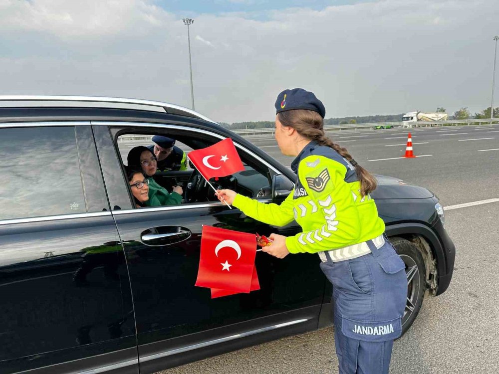 29 Ekim Cumhuriyet Bayramı Coşkusu Otoyollara Taştı