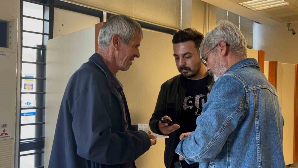 Banka Memurunun Dikkati Sayesinde Dolandırılmaktan Kurtuldu