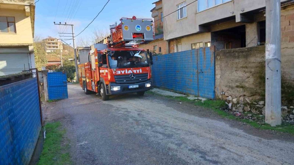 Samanlıkta Başlayan Yangın İki Traktörün Kül Olmasına Sebep Oldu