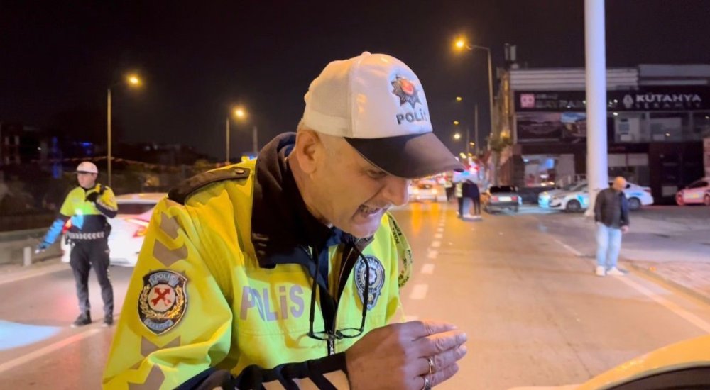 Uygulama Noktasında Polis Memurunun Alkollü Sürücü İle İmtihanı Kamerada