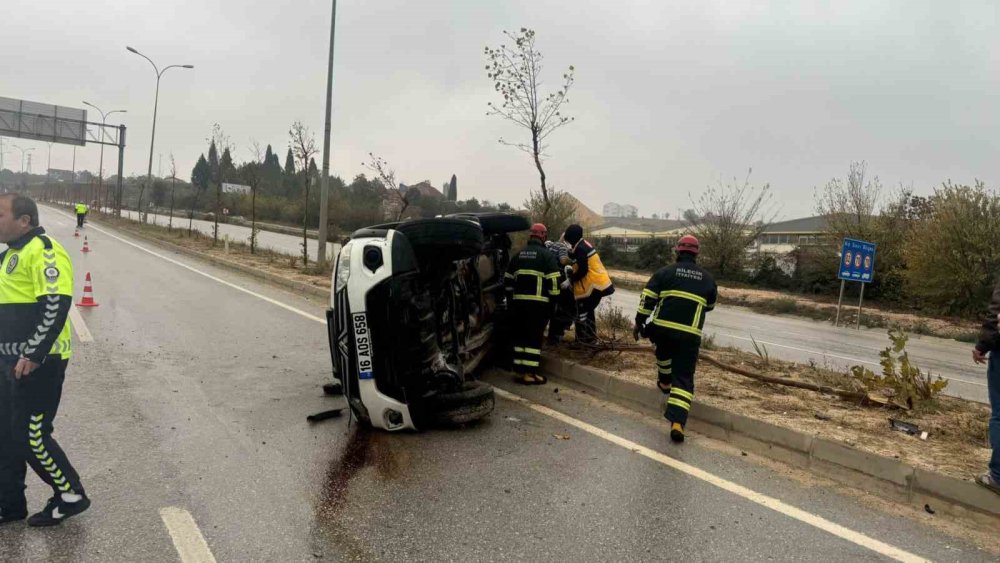 Takla Atan Araçta Bulunan 2 Kişi Yaralandı