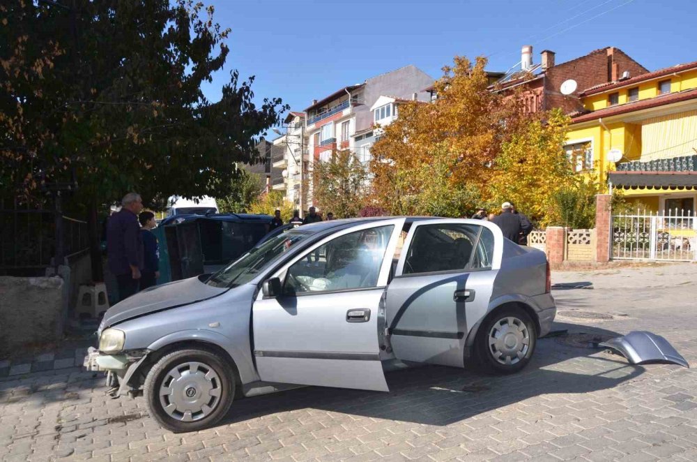 Takla Atan Araçta Burnu Bile Kanamadı