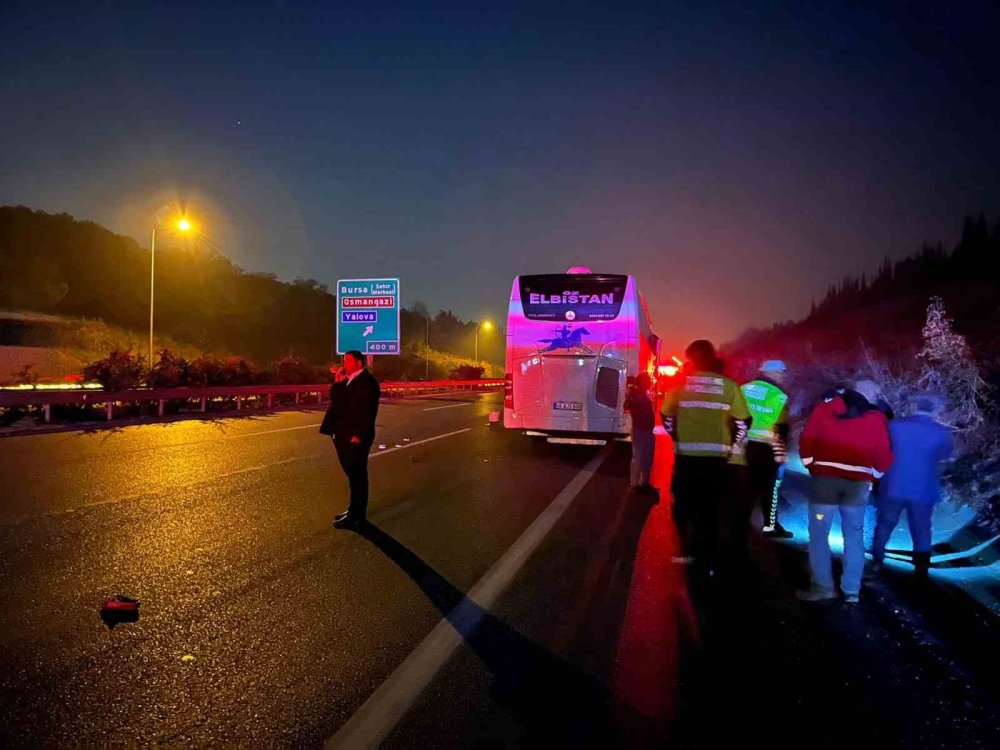 Yolun Karşısına Geçmek İsteyen Kadına Otobüs Çarptı