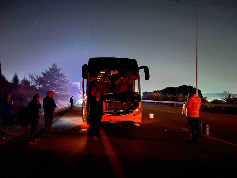 Yolun Karşısına Geçmek İsteyen Kadına Otobüs Çarptı