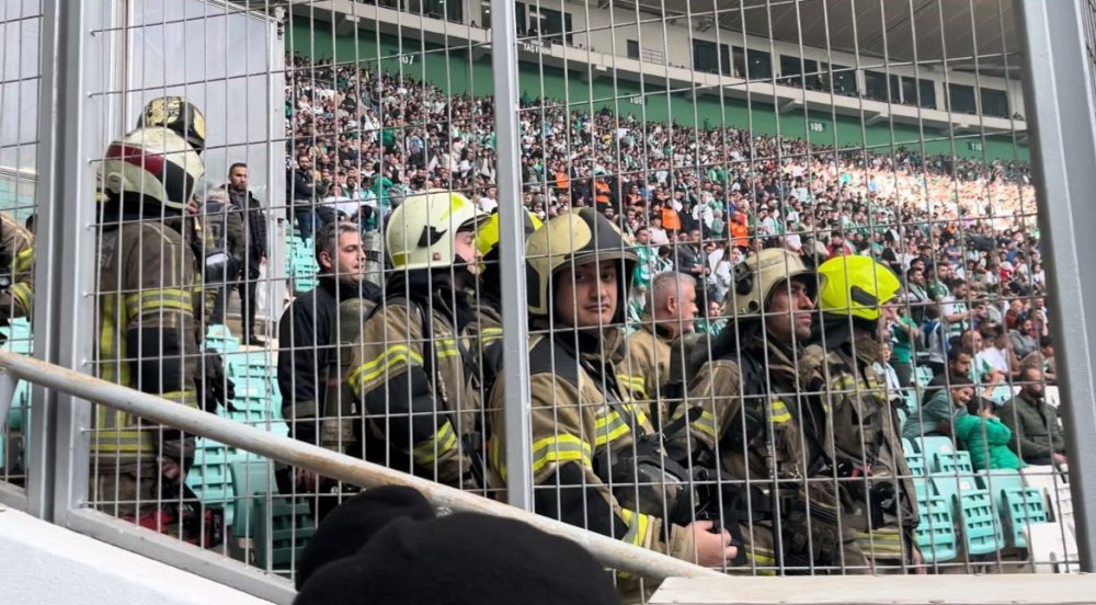 Maçta Yangın Paniği!