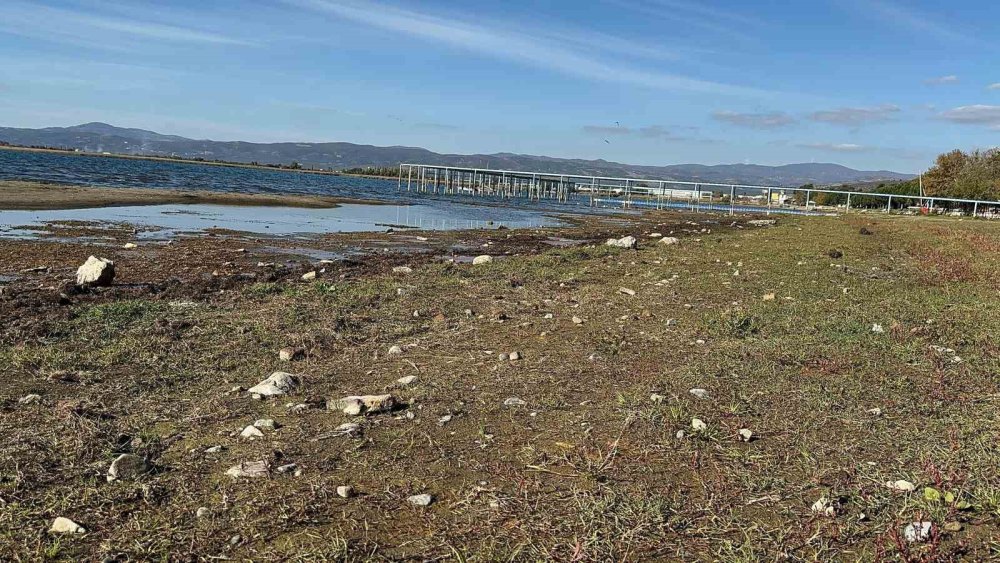 İznik Gölü'nde kuraklık had safhaya ulaştı