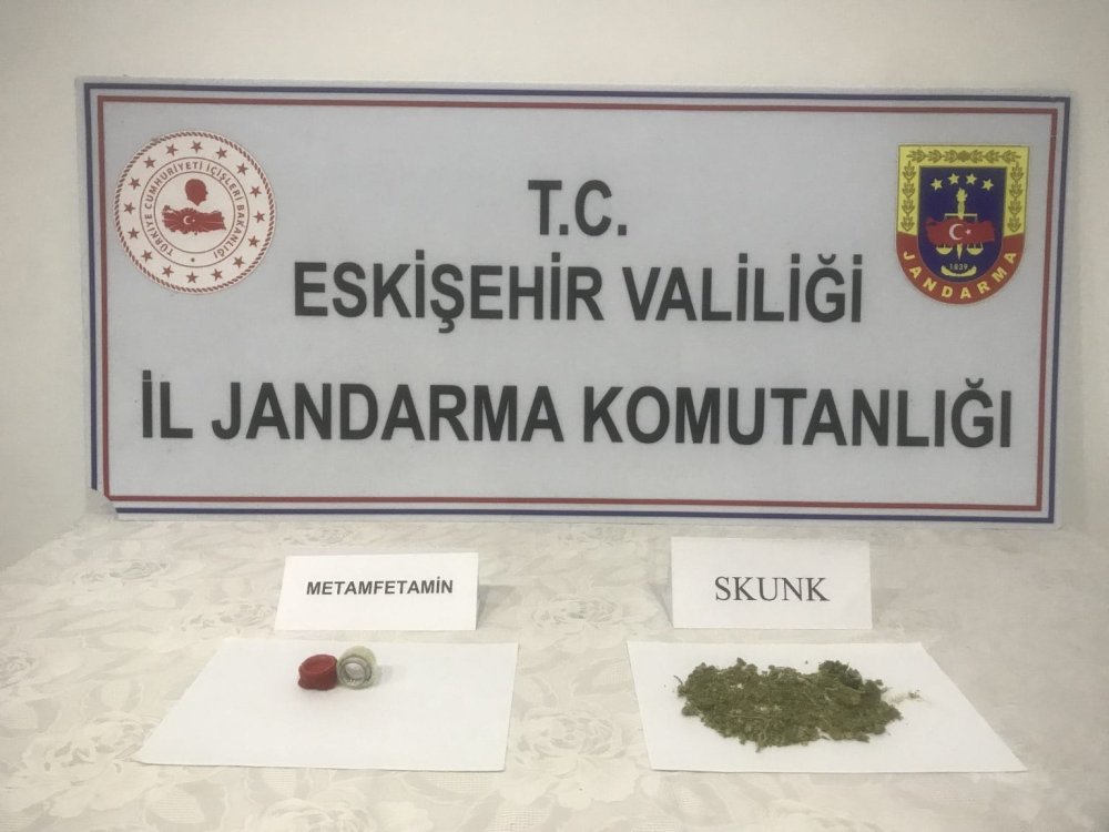 Uyuşturucu Ticareti Yapan 2 Kişi Yakalandı