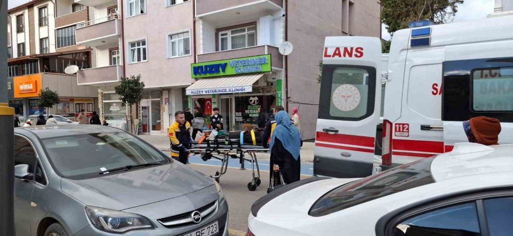 Lastiği Patlayarak Kontrolden Çıkan Motosiklet Kadına Çarptı