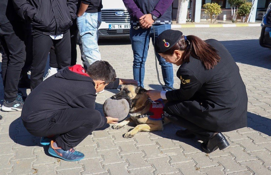 Jandarma Ekipleri Çocuklarla Bir Araya Geldi